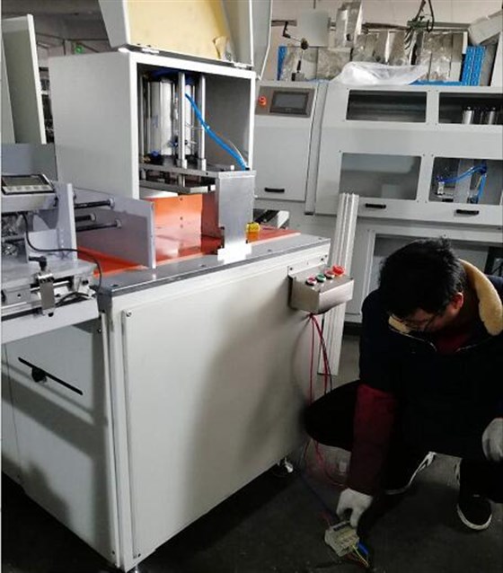 半自動(dòng)鋁型材切割機(jī)