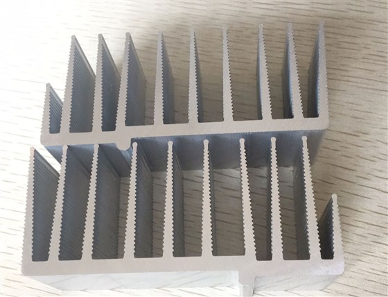 鋁型材精密切割機(jī) 鋁型材精密切割機(jī)