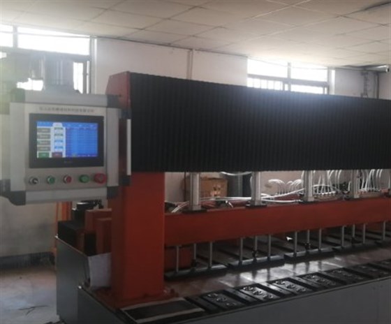 鋁蜂窩板材切割機(jī) 鋁蜂窩板材切割機(jī)