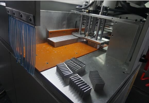 【廈門】鋁合金散熱器高精密鋸切，用鄧氏全封閉分離式切鋁機(jī)