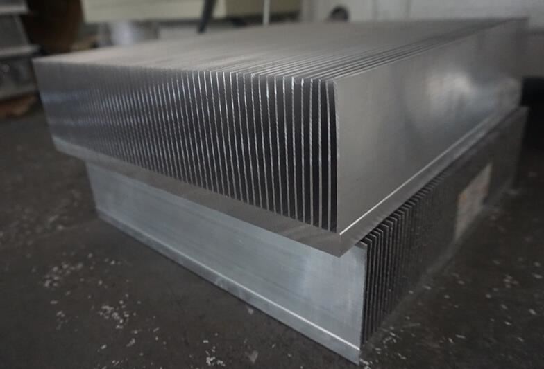 【上海】無(wú)毛刺散熱器切割機(jī)選擇DS-A400，簽訂合同已發(fā)貨使用