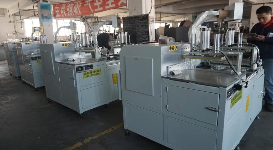 【常州】新能源汽車配件銅條全自動切割機(jī)，單次鋸切4根，黃總隨即訂購