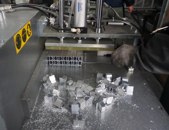 鋁材切割機(jī)切割120*20mm鋁型材，實(shí)現(xiàn)多根鋸切【河北】