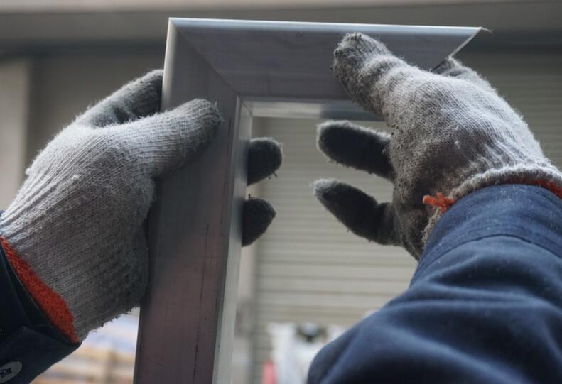 【蘇州】相框45度對(duì)角切割要用全自動(dòng)45度對(duì)角機(jī)，并非雙頭鋸??！