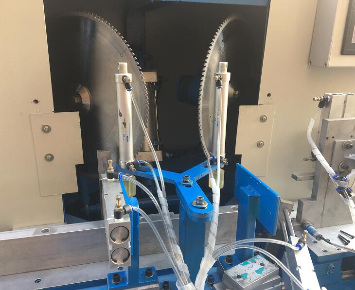 鋁型材切割機(jī)切割廣告燈箱專用，45度角邊框無縫銜接【江蘇案例】