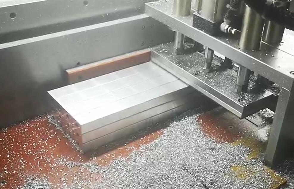 切109*109工業(yè)型材用什么鋁材切割設備？【鄧氏機械】