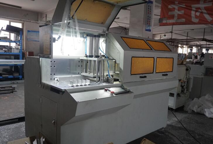 全自動鋸鋁機(jī)